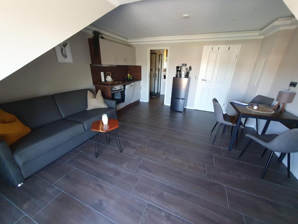 Neumuehler Hof- Ferienwohnung "Benjamin" Mit Grosser Privater Dachterasse Und Guter Anbindung In Die City Schwerin  Esterno foto