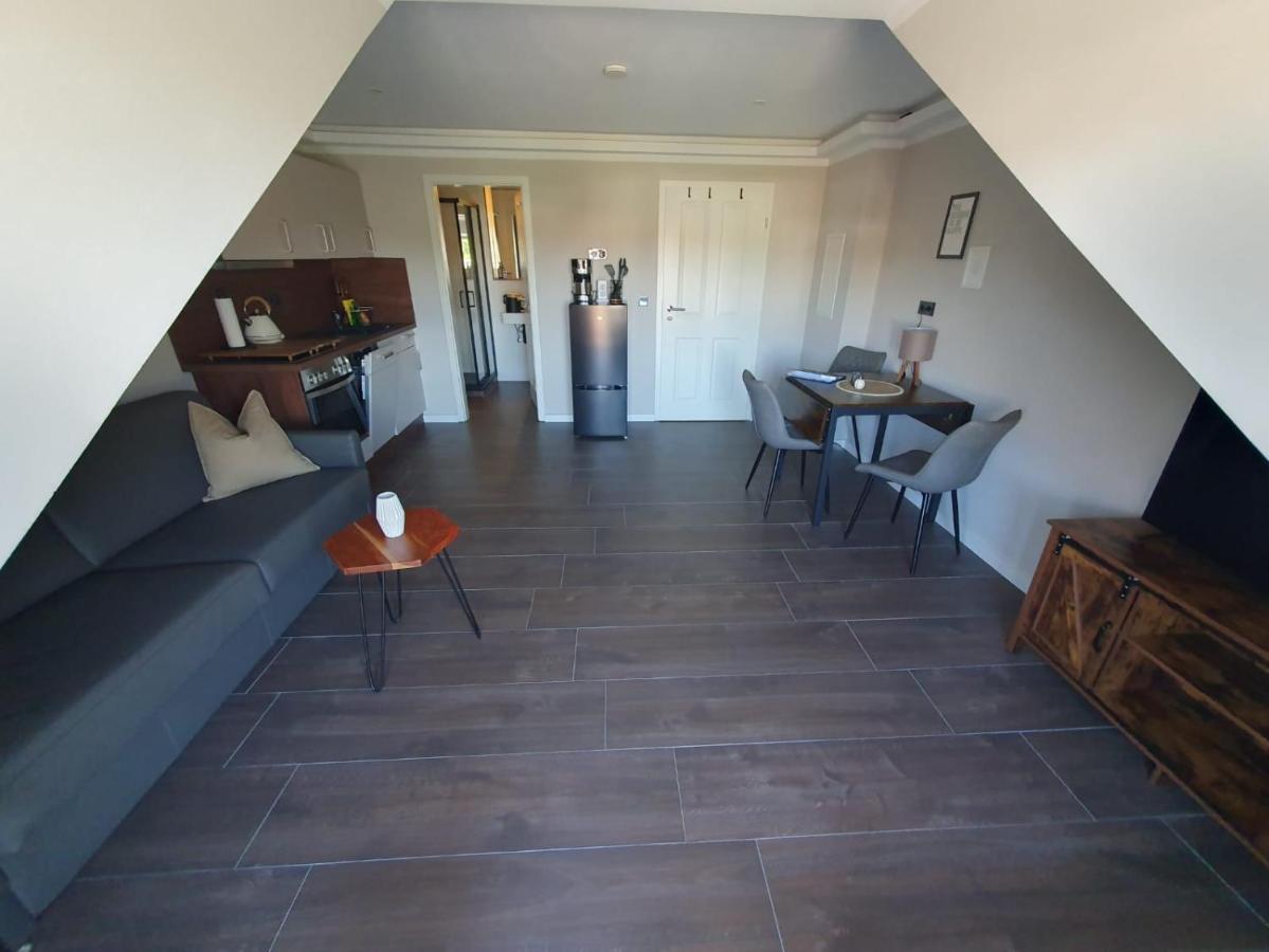 Neumuehler Hof- Ferienwohnung "Benjamin" Mit Grosser Privater Dachterasse Und Guter Anbindung In Die City Schwerin  Esterno foto