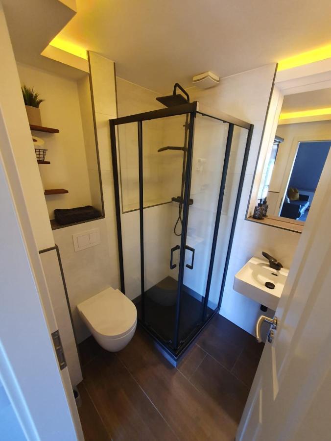 Neumuehler Hof- Ferienwohnung "Benjamin" Mit Grosser Privater Dachterasse Und Guter Anbindung In Die City Schwerin  Esterno foto